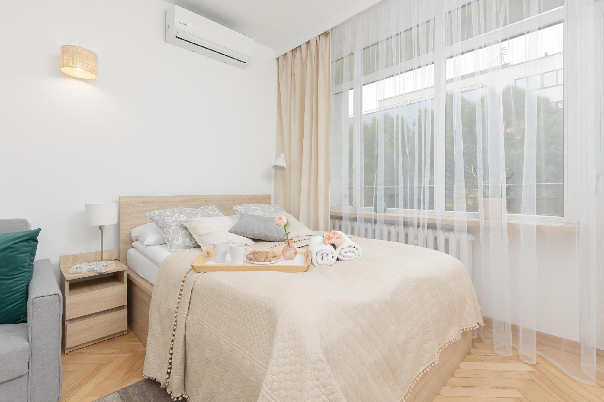Bright Srodmiescie By Renters *