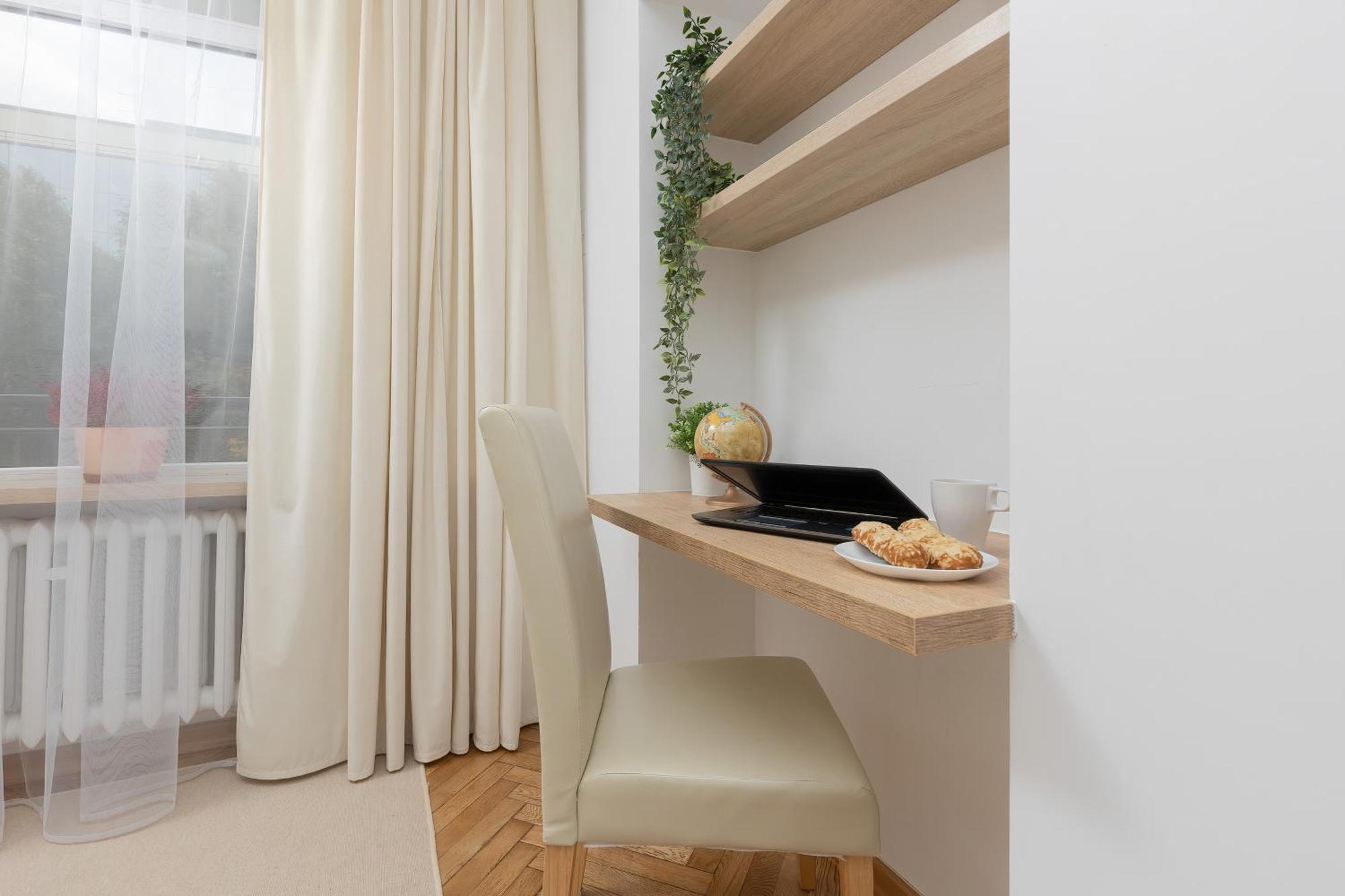 Bright Srodmiescie By Renters * Warschau
