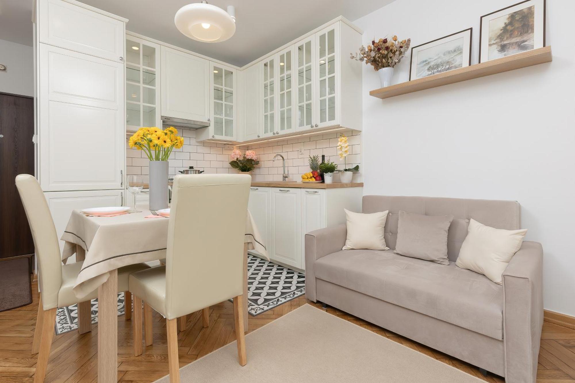 Bright Srodmiescie By Renters *