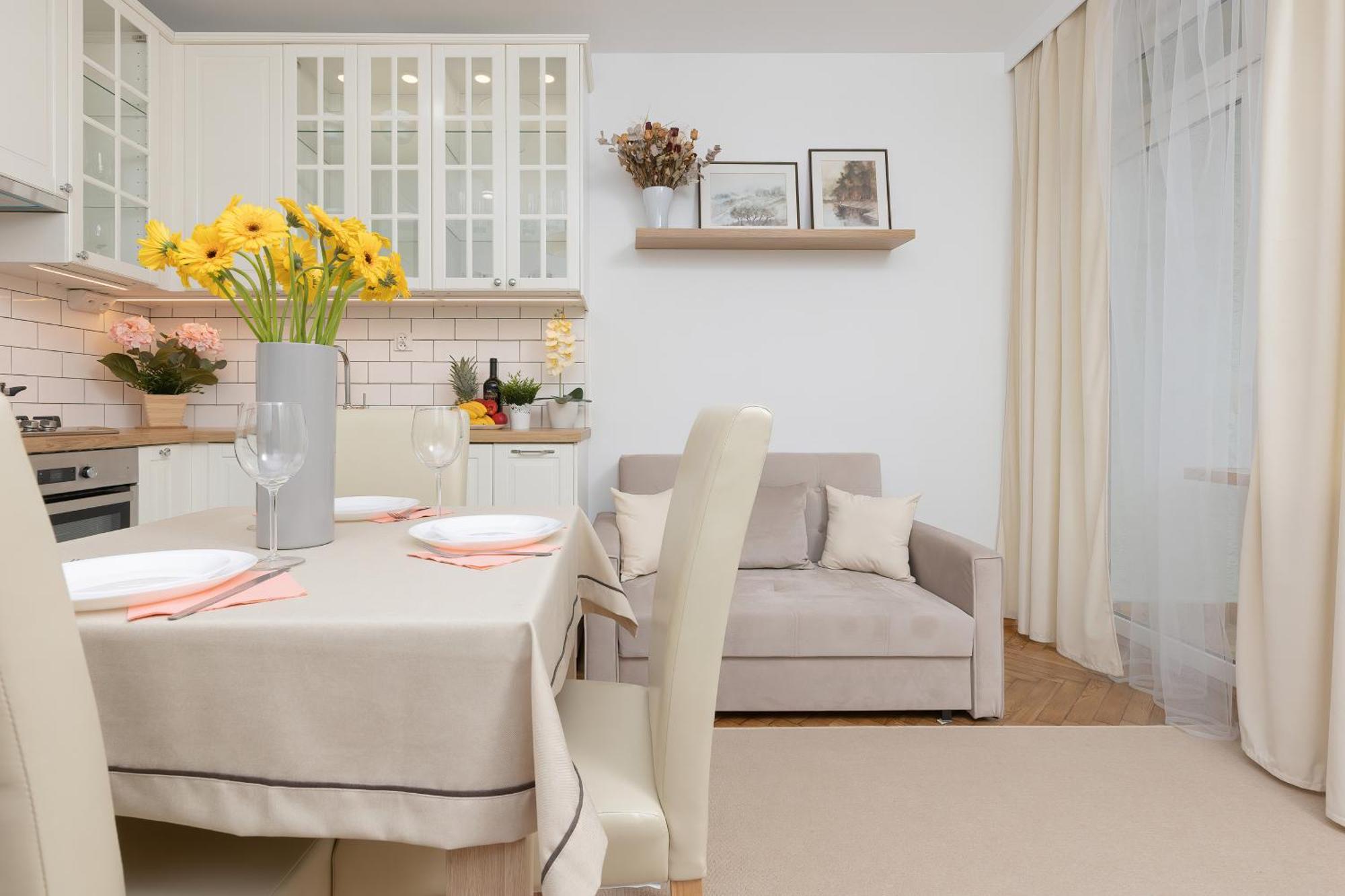 Apartment Bright Srodmiescie By Renters Warschau