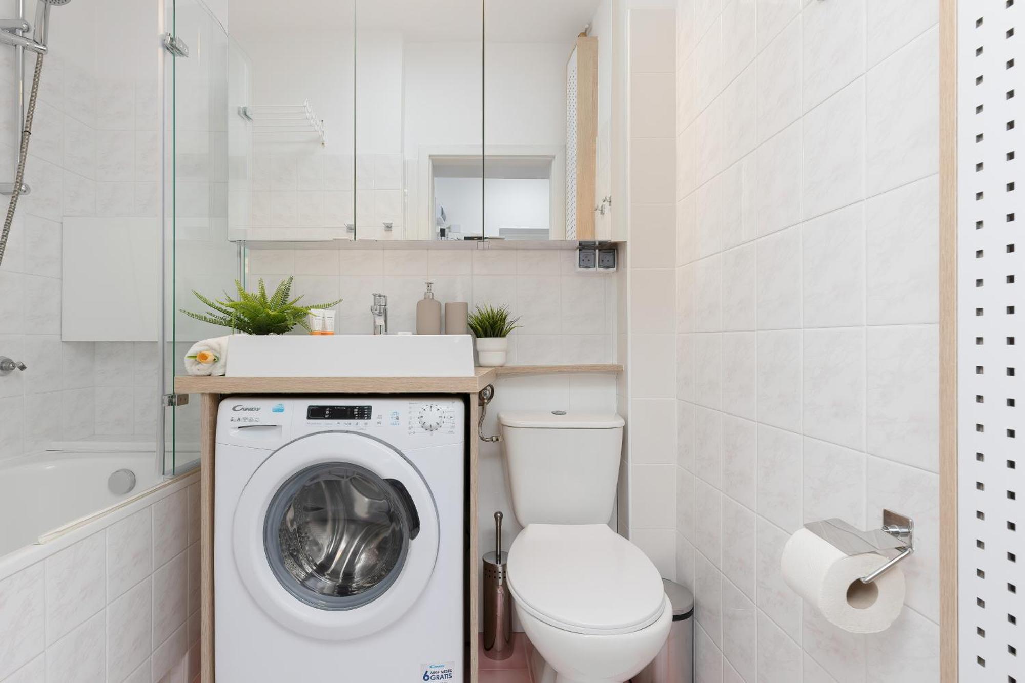 Bright Srodmiescie By Renters Apartment