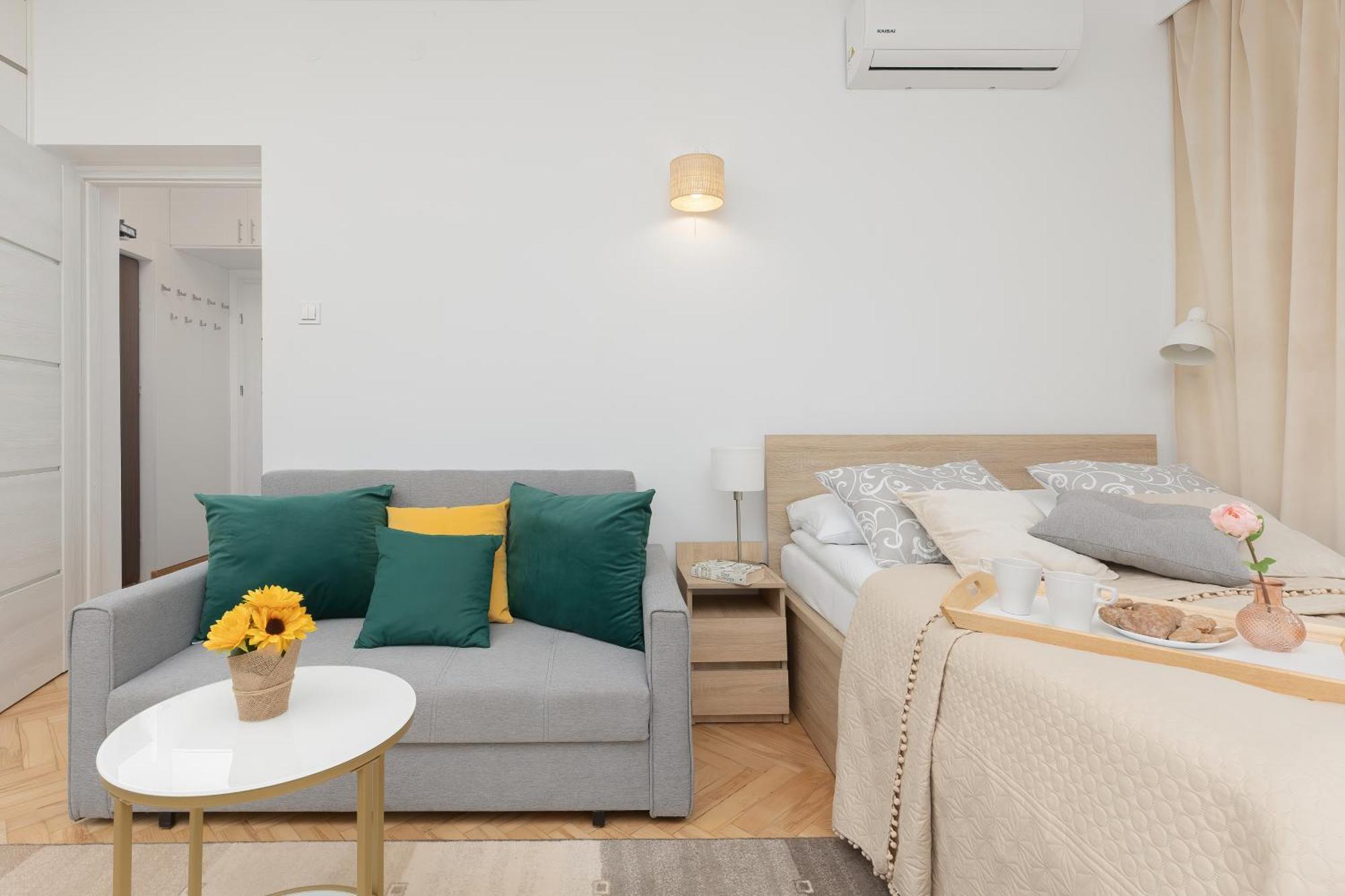 Apartment Bright Srodmiescie By Renters