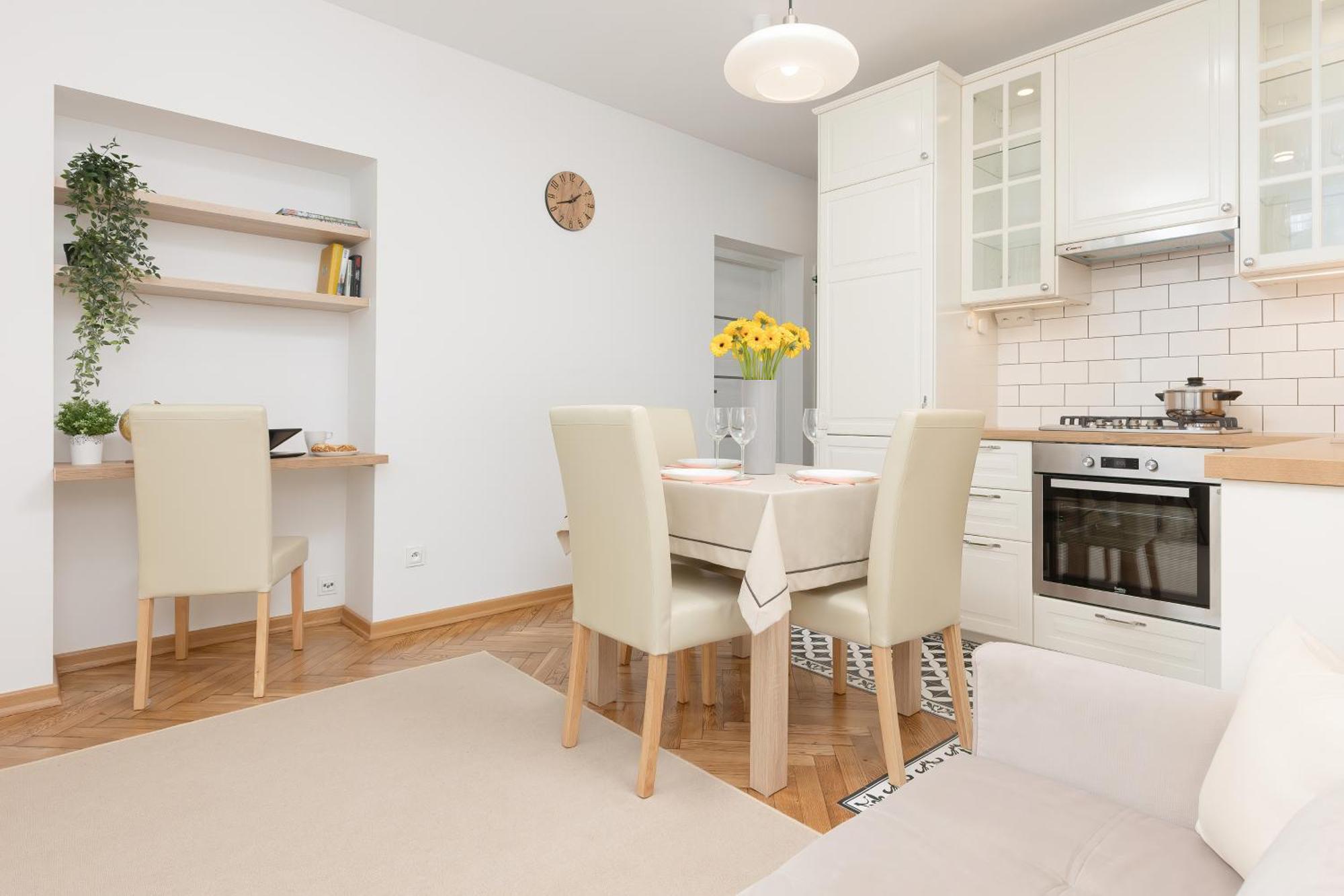 Bright Srodmiescie By Renters *